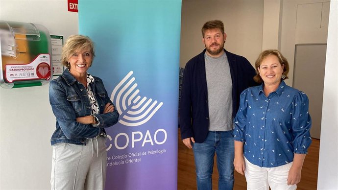 Representantes de Unidas Podemos por Málaga se reúnen con Eva Cabra, vicedecana del Ilustre Colegio Oficial de Psicología de Andalucía Oriental (Copao), para compartir análisis y propuestas de cara a mejorar la atención a la salud mental en Málaga