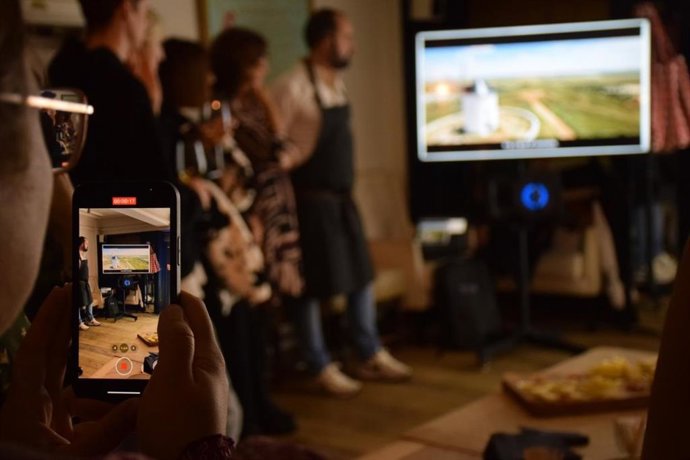 Medio centenar de prescriptores, influencers y periodistas especializados del Reino Unido degustan Raiz Culinaria.