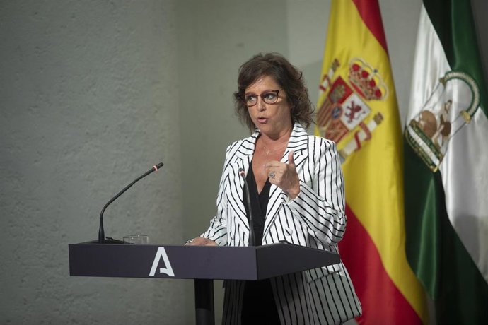 Archivo - La consejera de Salud y Consumo de la Junta de Andalucía, Catalina García, en una foto de archivo.