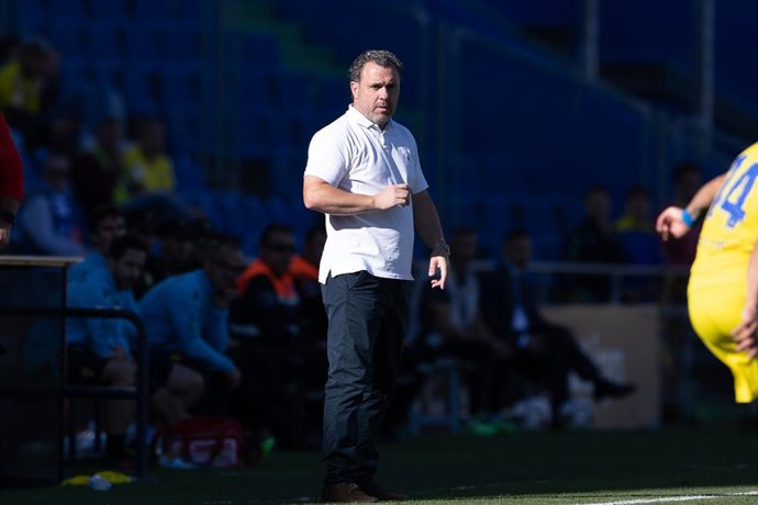Sergio Gonzalez Soriano, coach of Cadiz CF, looks on during the spanish league, La Liga Santander, football match played between Getafe CF and Cadiz CF at Coliseum Alfonso Perez stadium on November 05, 2022, in Getafe, Madrid, Spain.