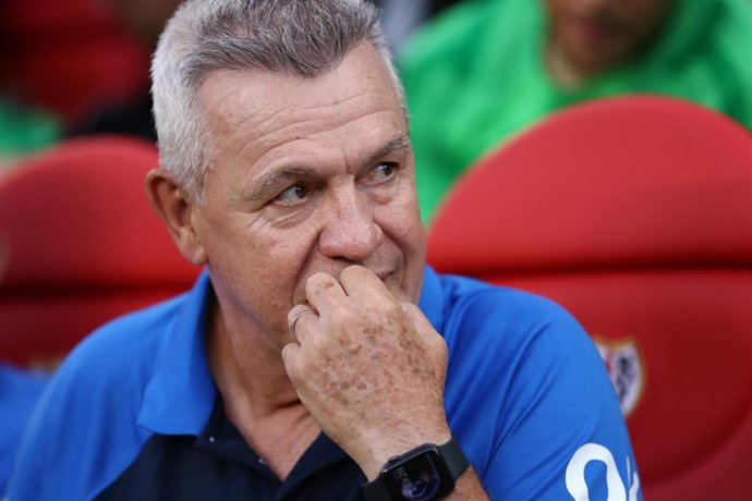 Archivo - El técnico del RCD Mallorca, Javier Aguirre, antes del partido ante el Rayo Vallecano de LaLiga Santander 2022-2023. 