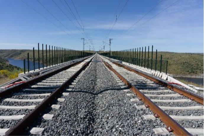 Archivo - Vias de alta velocidad en Extremadura