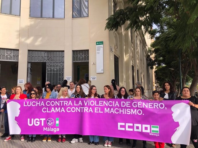 Concentración de CCOO y UGT Málaga ante los últimos casos de violencia de género