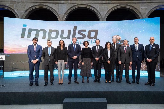 Directivos y autoridades participan en una jornada divulgativa de la Sociedad Impulsa Galicia.