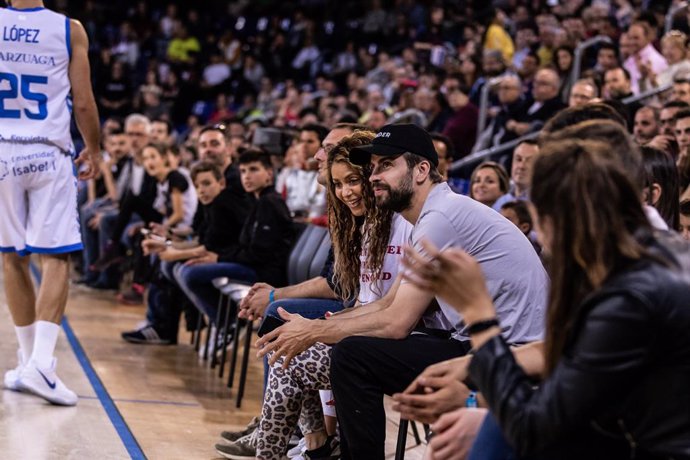 Archivo - The Colombian singer Shakira together her husband Gerard Pique watching the Liga Endesa match between  FC Barcelona Lassa and San Pablo Burgos at Palau Blaugrana, in Barcelona, Spain. March 10, 2019.
