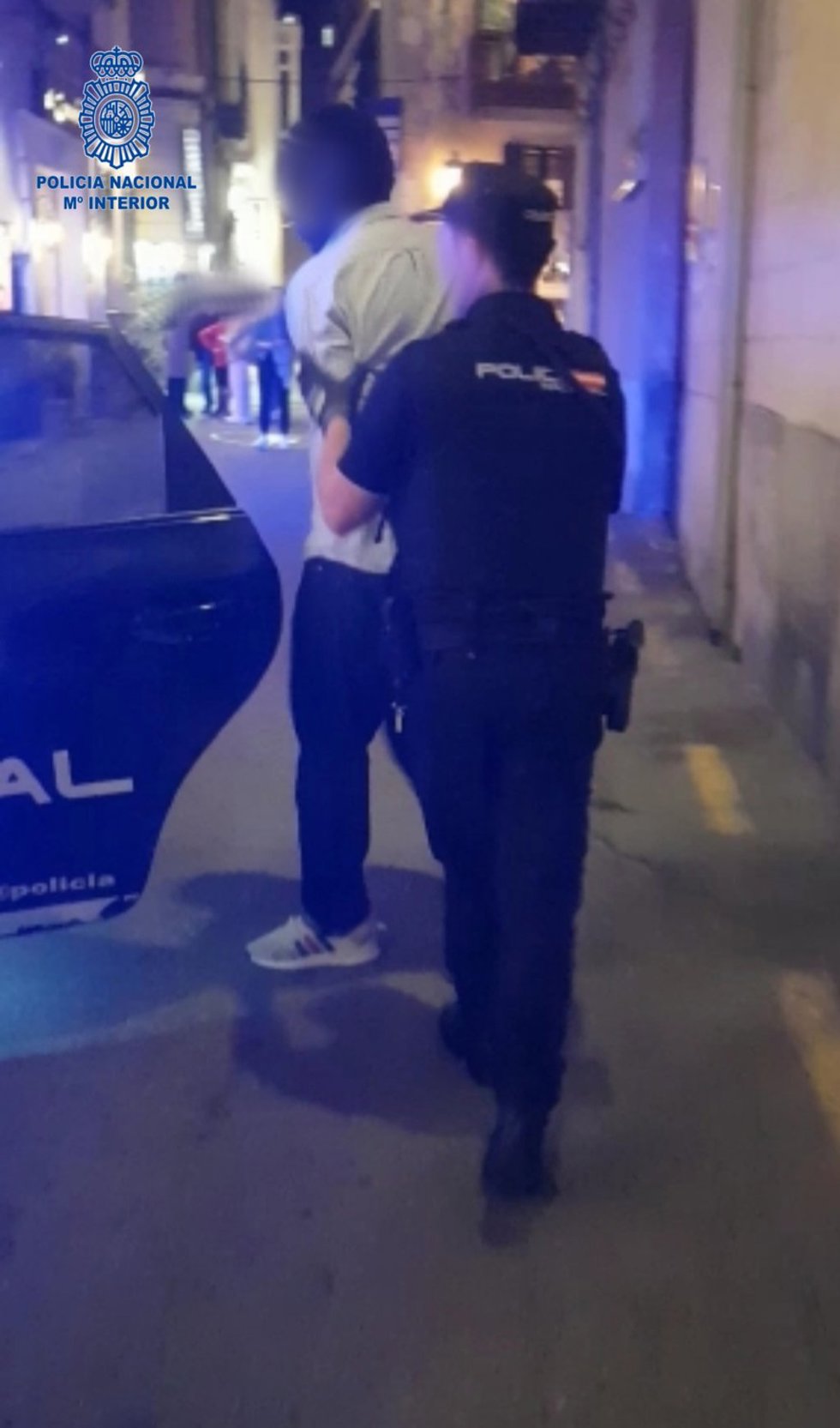 Detenido tras ofrecer droga a unos policías que patrullaban de paisano.