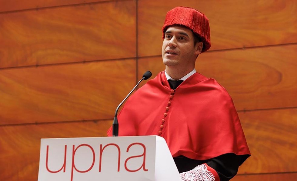 El VII Alumni Distinguido de la UPNA, Francisco Javier Fernández Matilla, en su discurso.