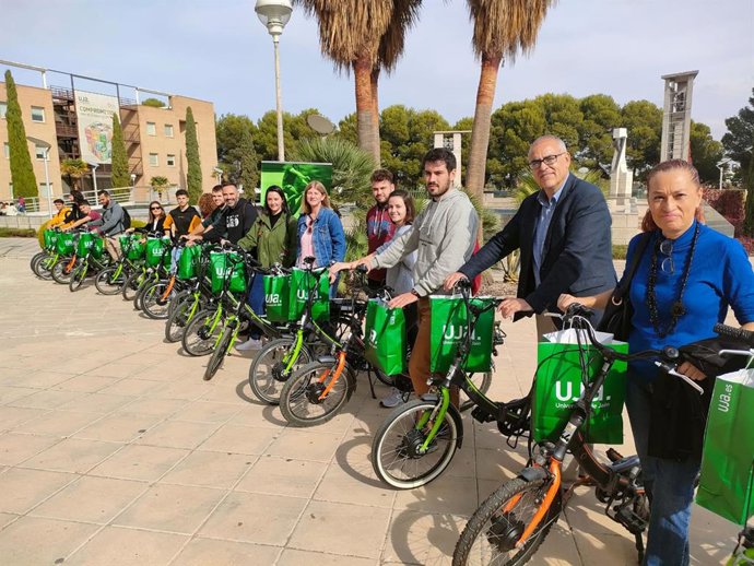 Entrega de bicicletas eléctricas