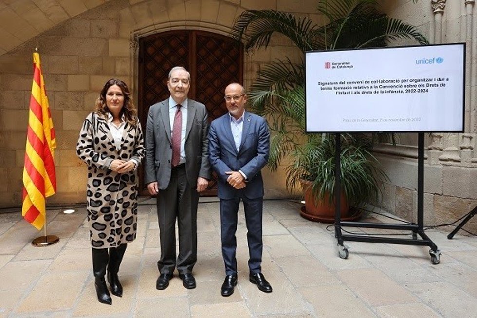 La consellera Laura Vilagr, el presidente de Unicef Comit Catalunya Jaume Lanaspa y el conseller Carles Campuzano