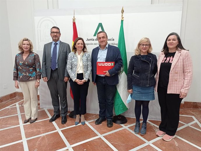 Reunión de la delegada del Gobierno andaluz, Patricia Navarro, y otros delegados en Málaga, con el secretario general de CCOO en Málaga, Fernando Cubillo.