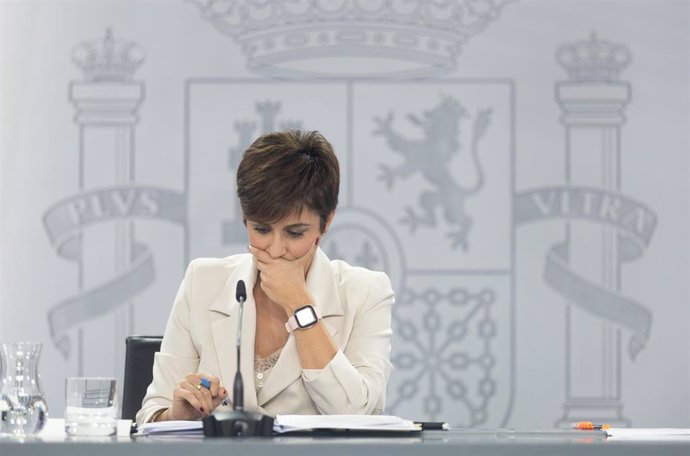 La ministra de Política Territorial y Portavoz del Gobierno, Isabel Rodríguez, en una rueda de prensa posterior al Consejo de Ministros, en el Palacio de la Moncloa, a 8 de noviembre de 2022, en Madrid (España). El Consejo de Ministros ha aprobado a pro
