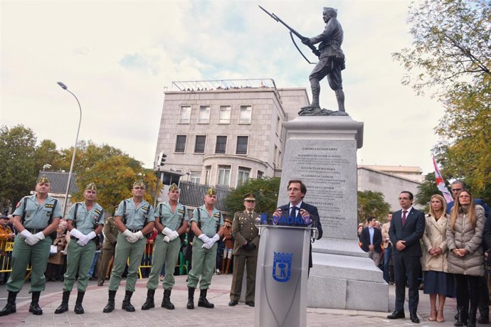 El alcalde de Madrid, José Luis Martínez-Almeida, interviene en la inauguración de la Estatua al Legionario.