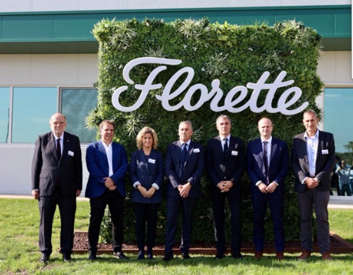 Representantes en el centro de producción de Florette en Terres de l'Ebre (Tarragona).
