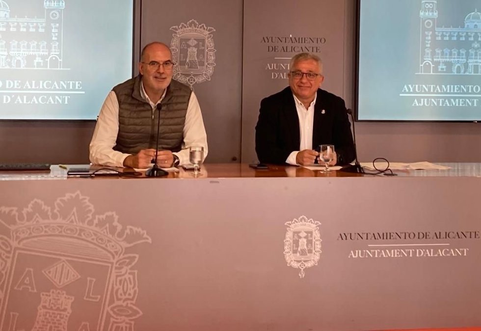 Villar y Manresa en el Ayuntamiento de Alicante