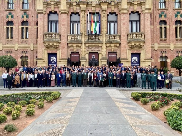 La Comandancia de la Guardia Civil rinde homenaje a sus agentes veteranos en la UCO.