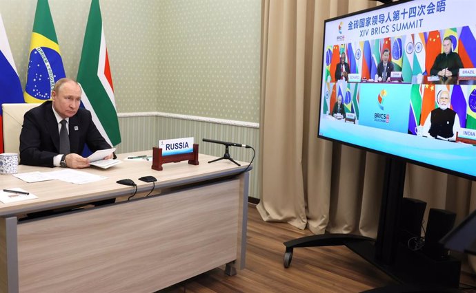 Archivo - HANDOUT - 23 June 2022, Russia, Moscow: Russian President Vladimir Putin takes part in the 14th BRICS (Brazil, Russia, India, China and South Africa) summit via video conference from Moscow. Photo: -/Kremlin/dpa - ATTENTION: editorial use only