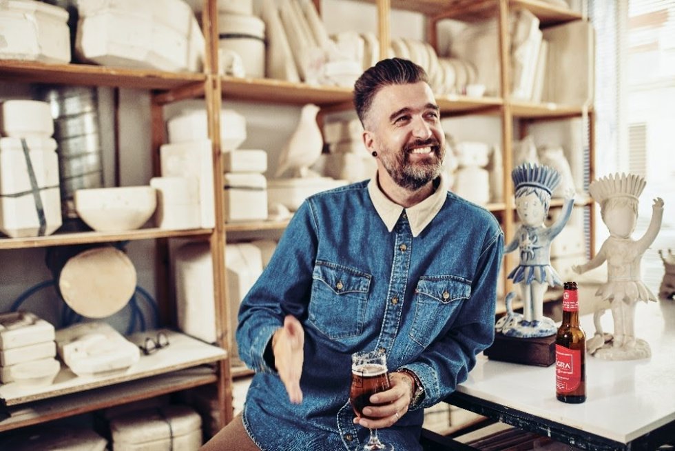 El artista talaverano Aitor Saraiba protagoniza el estreno de la serie