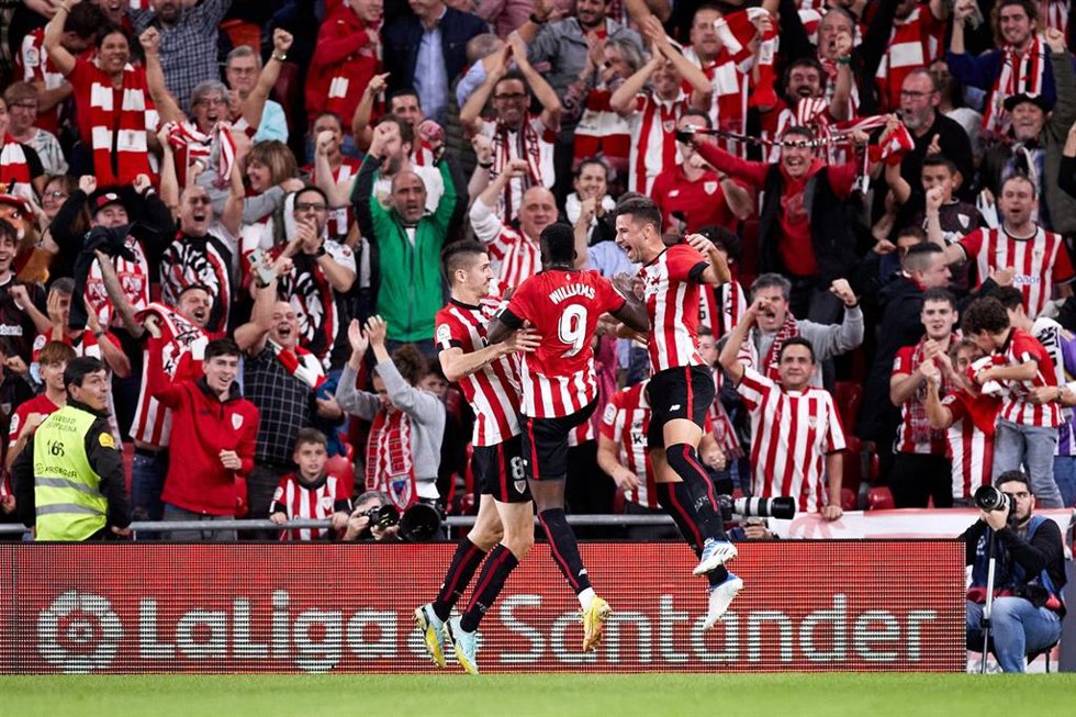 Gorka Guruzeta, jugador del  Athletic Club, durante la celebración de un gol