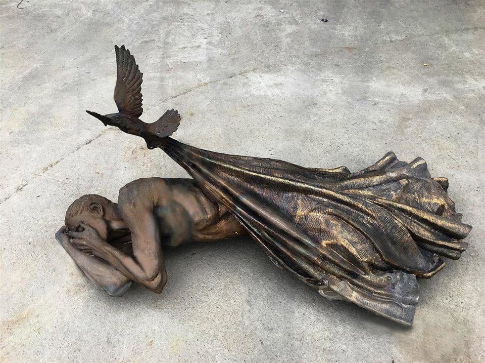 El Papa bendecirá mañana una escultura en la plaza de San Pedro que invita al mundo a cuidar de las personas sin hogar