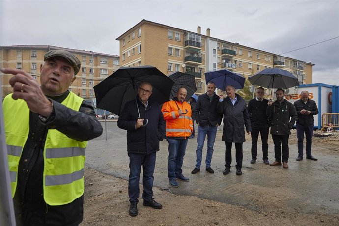 La Gerencia de Urbanismo del Ayuntamiento de Pamplona visita las obras de urbanización de la segunda fase de Txantrea Sur.