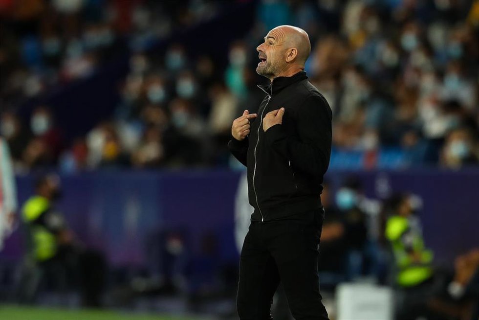 Archivo - El entrenador de fútbol Paco López