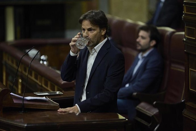 El presidente del grupo parlamentario de Unidas Podemos y En Comú Podem en el Congreso, Jaume Asens, interviene durante una sesión plenaria en el Congreso de los Diputados, a 27 de octubre de 2022, en Madrid (España). 