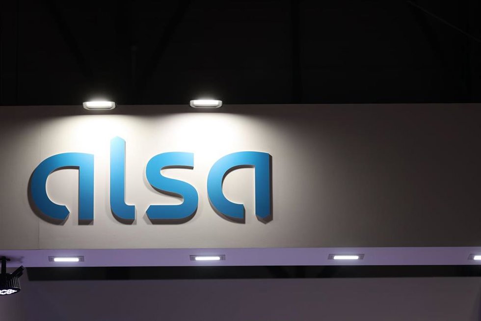Archivo - Estand de Alsa en la tercera jornada de la 42 edición de la Feria Internacional del Turismo, Fitur 2022, en Ifema Madrid, a 21 de enero de 2022, en Madrid (España).