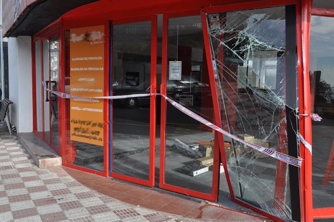 Archivo - Alunizaje en una tienda 