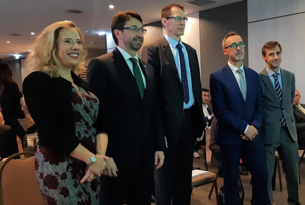 Belarmina Díaz, Directora General De Energía, Minería Y Reactivación; Enrique Fernández, Consejero De Industria; Yiry Ylkanen, Responsable De La DG Grow De La CE; Carlos García Sánchez E Indalecio González, De La Fundación Faen.