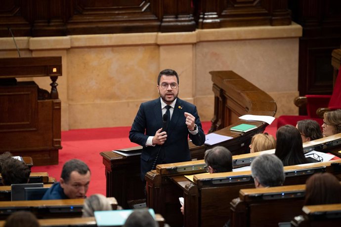 El presidente de la Generalitat, Pere Aragons, interviene durante una sesión de control del Govern en el Pleno del Parlament, a 9 de noviembre de 2022, en Barcelona, Cataluña (España). Aragons y los consellers afrontan la sesión de control, en la que 