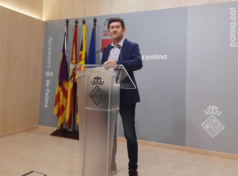 El portavoz del Ayuntamiento de Palma, Alberto Jarabo, durante la rueda de prensa.