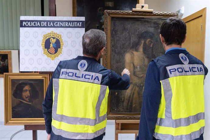 El Grupo de Patrimonio Histórico de la Policía de la Generalitat  ha intervenido tres pinturas que se atribuían a Diego Velázquez y a Tiziano, pero que eran falsificaciones que habían salido al mercado por un valor de 45 millones de euros en Santander