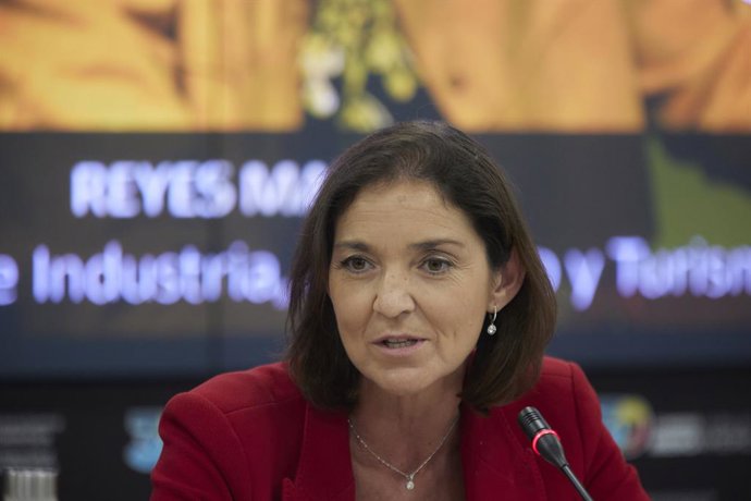 Archivo - La ministra de Industria, Comercio y Turismo, Reyes Maroto