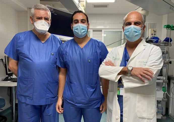 Los doctores José Luis Cáceres, Manuel Rodríguez-Tellez y Álvaro Muñoz.