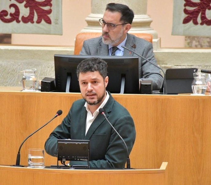El portavoz del Grupo Parlamentario Socialista, Raúl Díaz, en un pleno parlamentario
