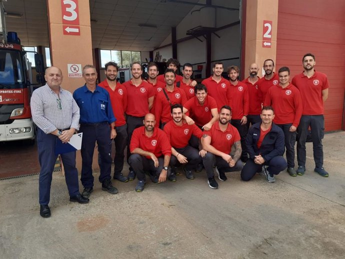 Algunos de los 31 miembros de Bomberos de Mallorca, que recibirán las formaciones por parte de Endesa.