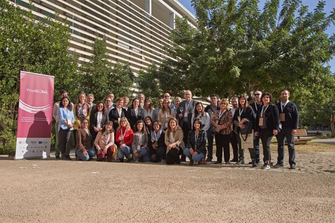 Participantes del proyecto VitaGlobal, en el campus Sescelades de la URV