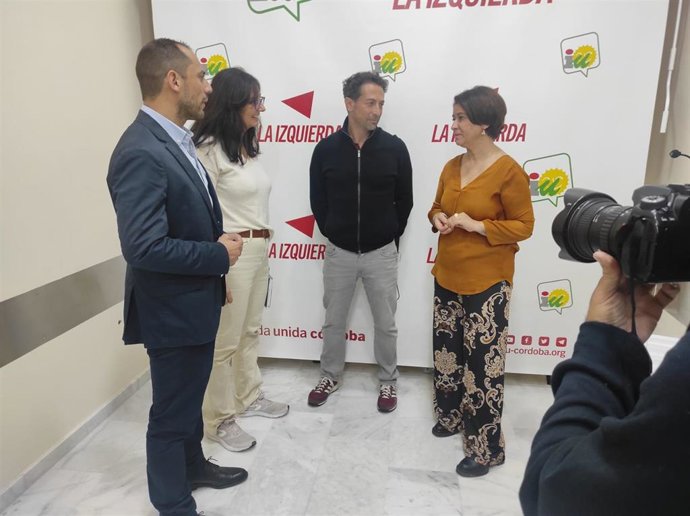 (Desde Izda.) Sebastián Pérez, Carmen María Ruiz, Ismael González E Irene Ruiz, En La Sede Provincial De IU Córdoba.
