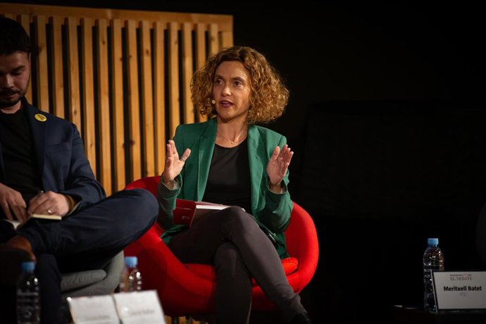 Archivo - La candidata del PSC al Congreso, Meritxell Batet, participa en un debate organizado por el periódico La Vanguardia. 
