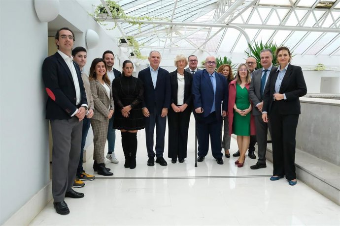 La Consejera De Educación Y Formación Profesional, Marina Lombó, Presenta A La Comisión De Economía Y Hacienda Del Parlamento Regional Los Presupuestos De Su Departamento Para 2023