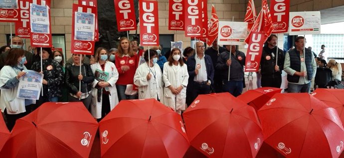 Protesta en Córdoba convocada por UGT para exigir "el cobro del 100%" del complemento de rendimiento para los profesionales del SAS