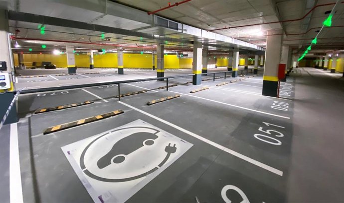 Archivo - Aparcamiento subterráneo de la plaza del Ajedrez de Estepona