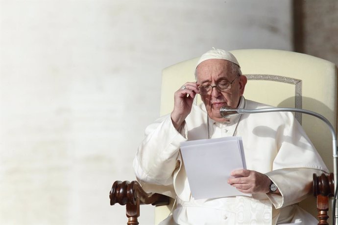 26 October 2022, Vatican, Vatican Citz: Pope Francis leads his Wednesday General Audience in St. Peter's Square at the Vatican. Photo: Evandro Inetti/ZUMA Press Wire/dpa