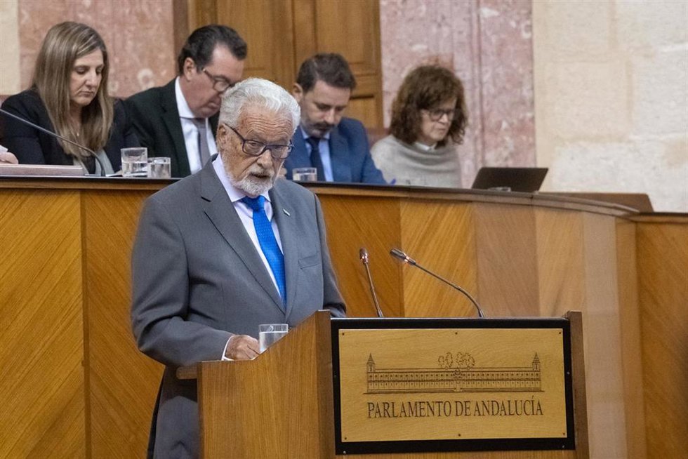 El Defensor del Pueblo Andaluz Jesús Maeztu interviene en la primera jornada del Pleno del Parlamento andaluz, a 9 de Noviembre de 2022 en Sevilla (Andalucía, España). En la sesión del Pleno, de esta XII Legislatura, se incluye el Informe del Defensor d