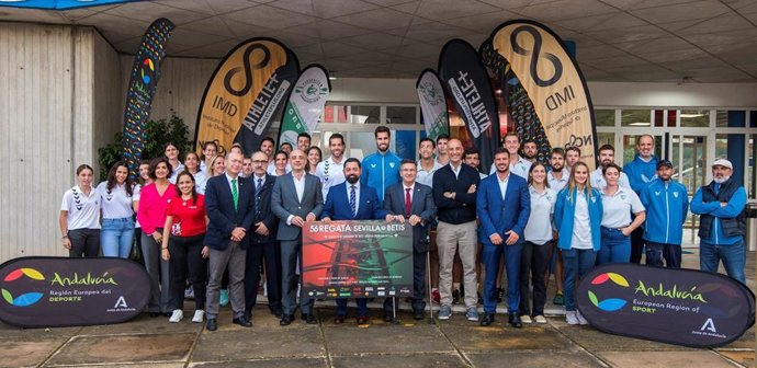 Presentación de la edición número 56 de la regata Sevilla-Betis, en el CEAR Cartuja.