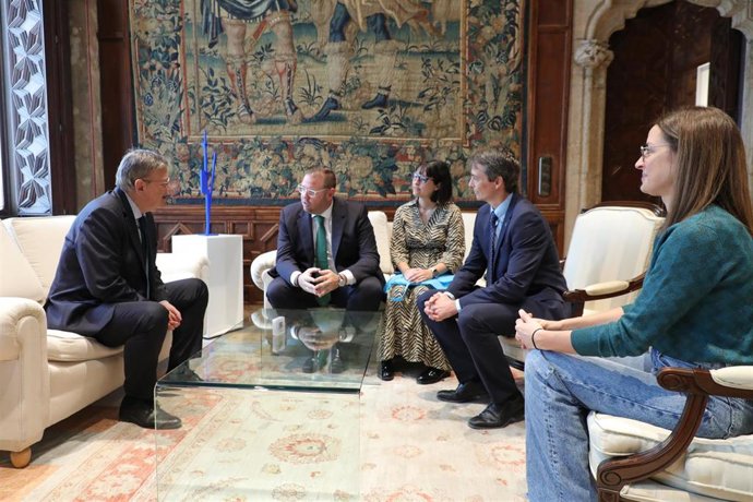 El 'president' de la Generalitat, Ximo Puig, se reúne con jóvenes empresarios