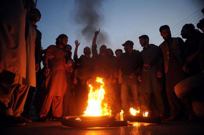 Seguidores del PTI durante una protesta por el intento de asesinato del ex primer ministro de Pakistán Imran Jan