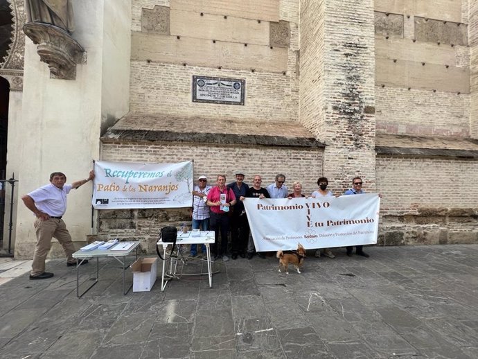 Archivo - Sigue la campaña en demanda de acceso público al Patio de los Naranjos