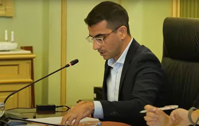 El conseller de Fondos Europeos, Universidad y Cultura, Miquel Company, durante la Comisión de Hacienda y Presupuestos.