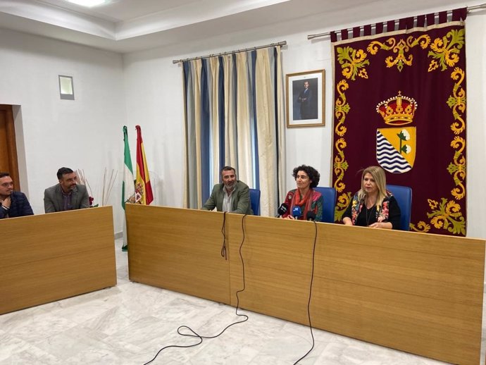 El diputado provincial, Javier Pizarro, junto a la alcaldesa de Guadalcacín, Nieves Mendoza y la alcaldesa de Jerez, Mamen Sánchez